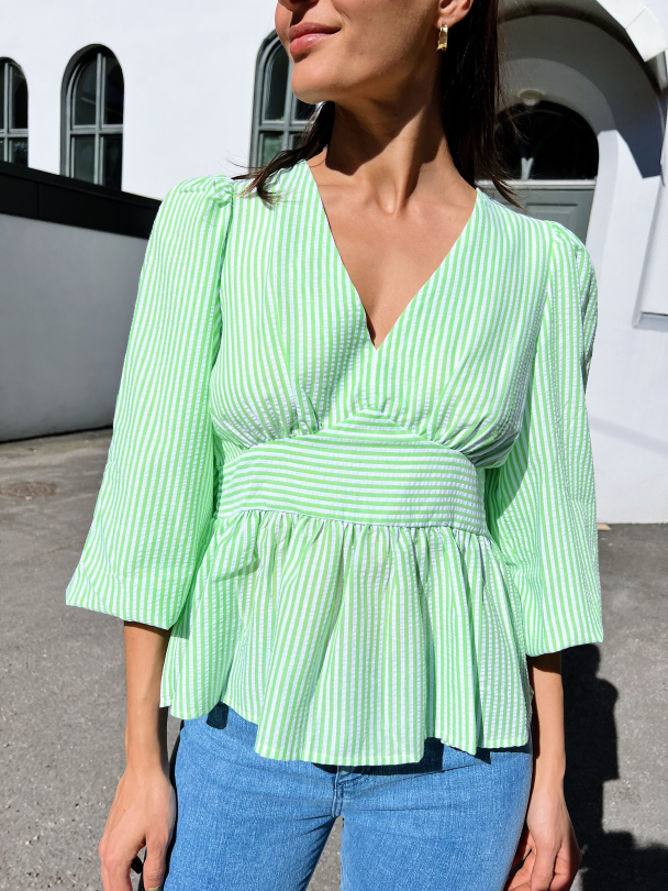 Stia 3/4 Top - Green W Star White  - Image 1