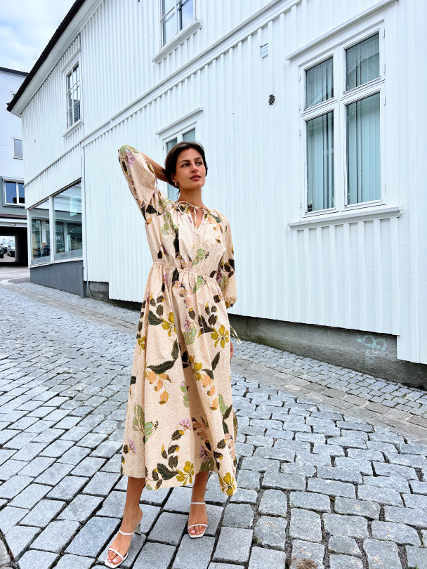 Trento Maxi Dress - Dark Chalk - Image 4