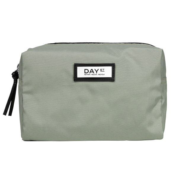 DAY Gweneth Beauty - Image 1