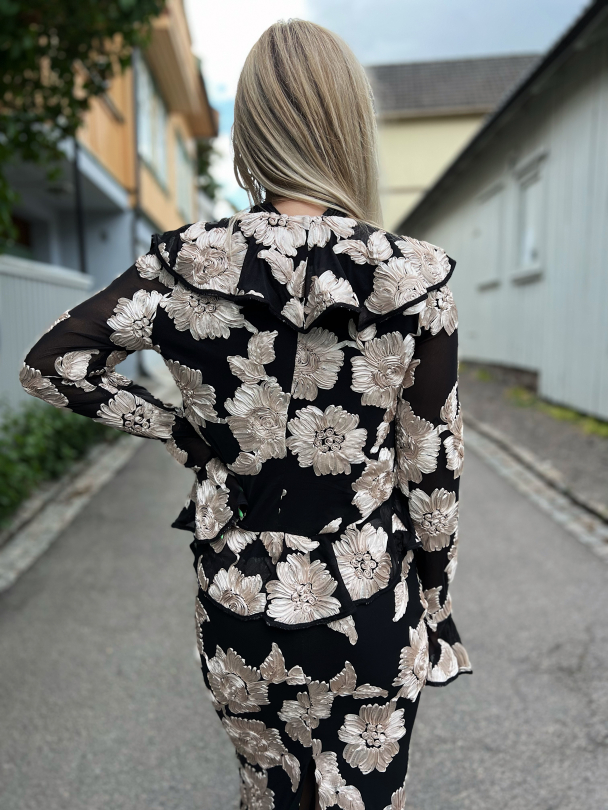 Flower Mesh Ruffel Top - Oyster Mushroom Comb - Image 6