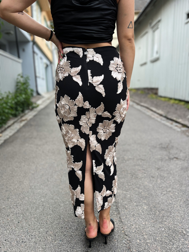 Flower Mesh Midi Skirt - Oyester Mushroom comb - Image 10