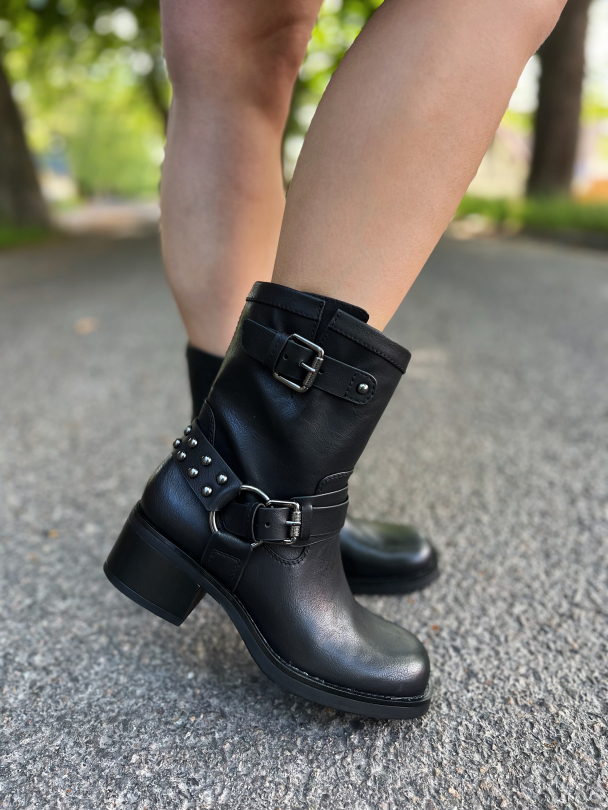 Camperos Low - Black  - Image 1
