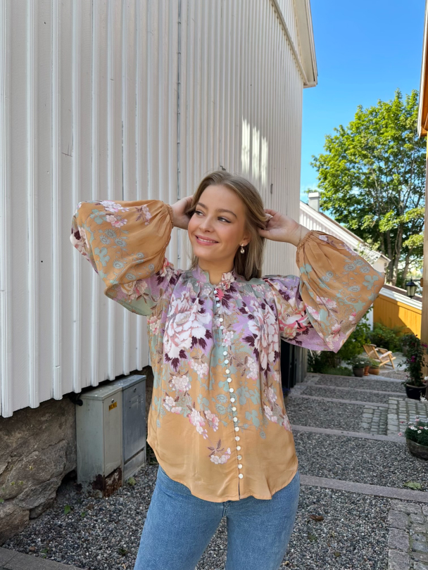 Satin Shirt - Wallpaper - Image 3