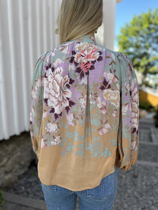 Satin Shirt - Wallpaper - Image 5