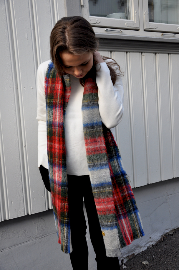 Big Check Scarf Red - Image 2