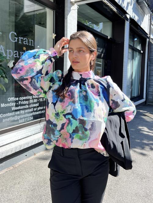 Ashley Long Sleeve - Frosted Floral Day