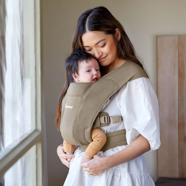 Ergobaby | Embrace Bæresele - Soft Olive - Image 7
