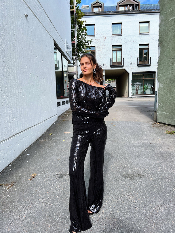 Sequins Off Shoulder - Black  - Image 9