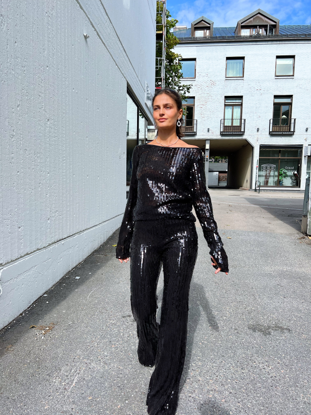 Sequins Off Shoulder - Black  - Image 11