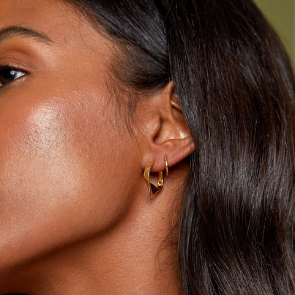 ORELIA Ribbon Twist Earring - Image 3