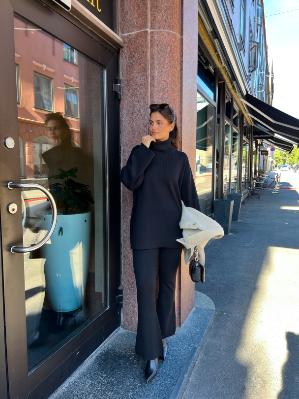 Karo Flared Knit Pants - Black - Image 6
