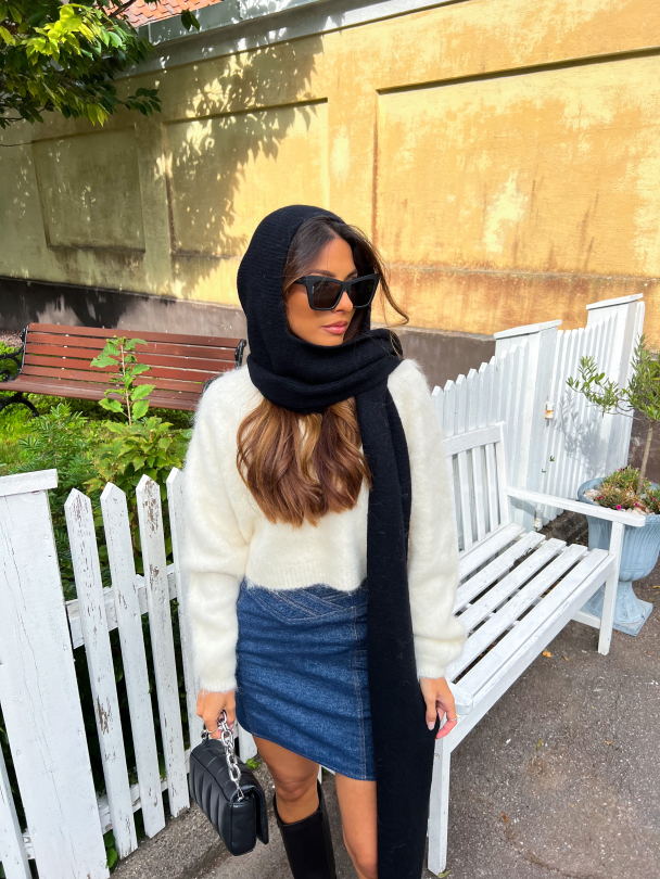 Alpha Wool Hoodscarf - Black  - Image 4