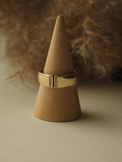 Dainty Twin Meet Ring