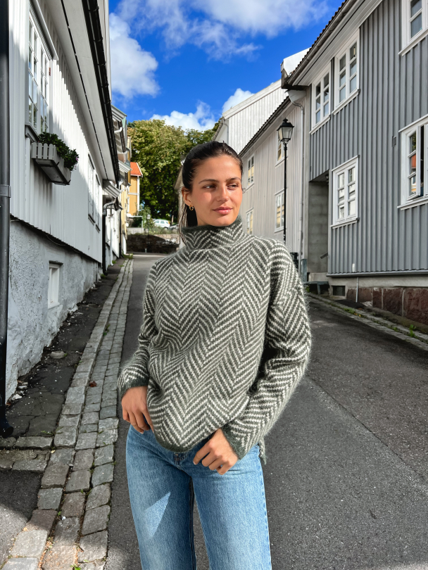Herrin Knit New T-neck - Kambaba - Image 5
