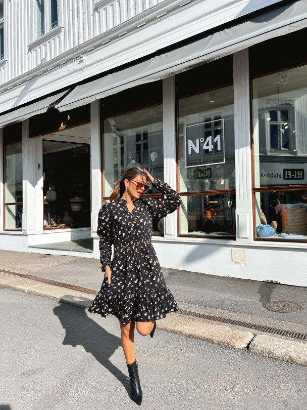 Billie Dress Petite - Caramel  - Image 6