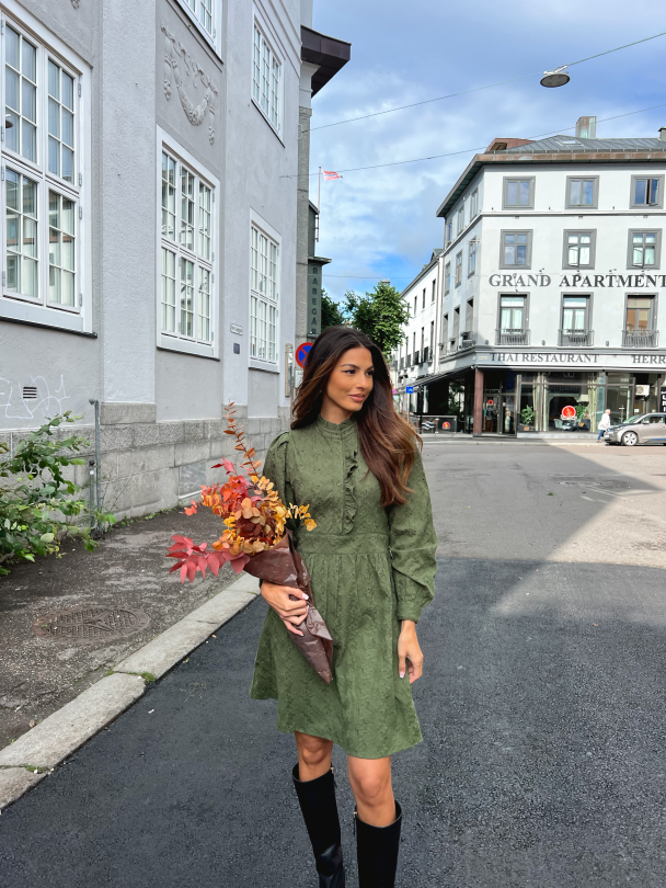 Uma Dress Broderie - Green  - Image 7