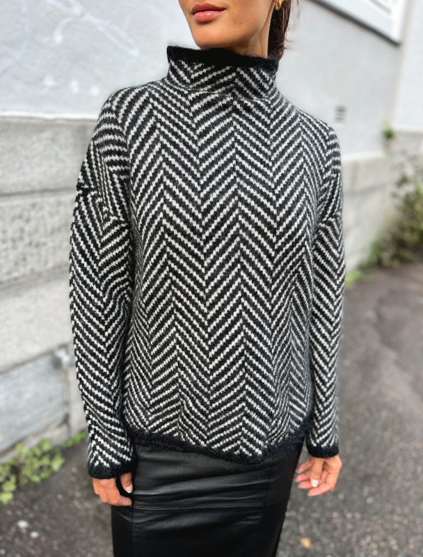 Herrin Knit New T-neck - Black - Image 3