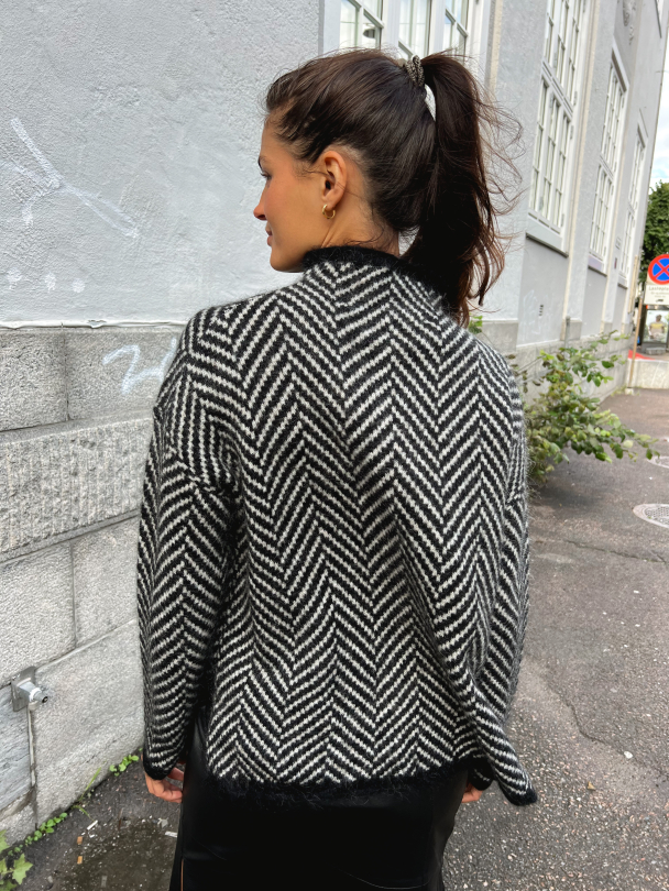 Herrin Knit New T-neck - Black - Image 5