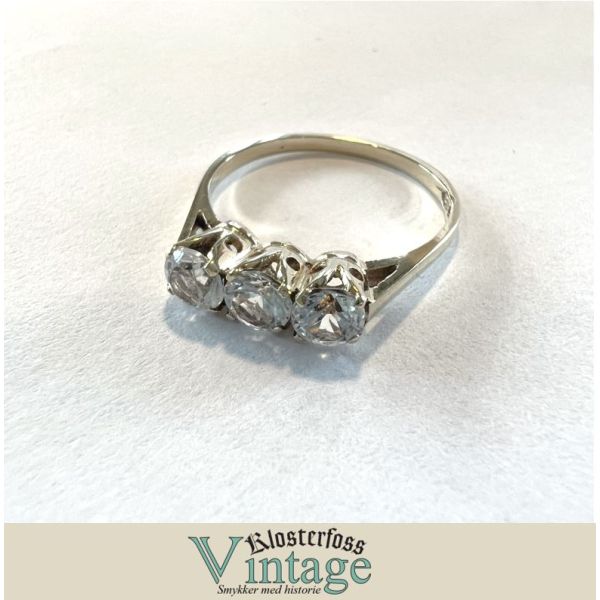 Klosterfoss Vintage - Tre blanke steiner ring