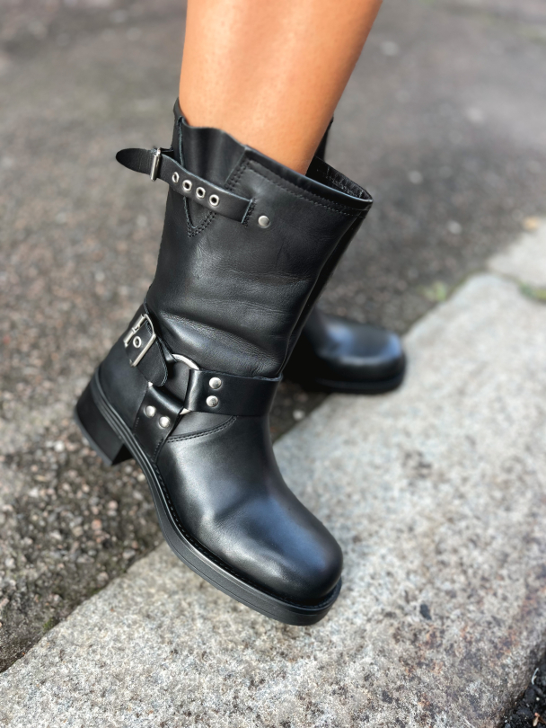 Tamera - Black - Image 1