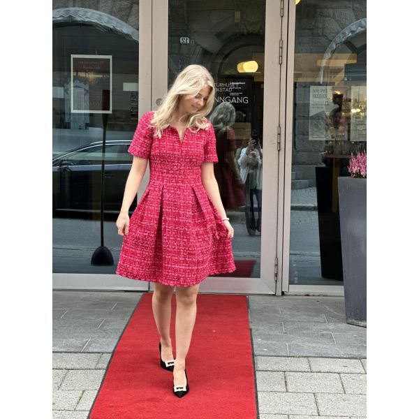 Nicole Boucle Dress | Nicole Boucle Dress Red/Pink fra Undorn