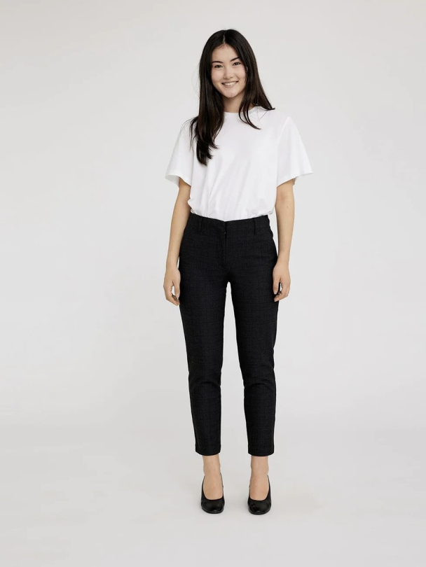 Julia Black check - Image 1