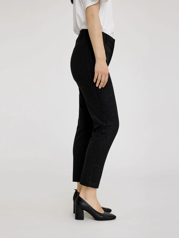 Julia Black check - Image 3