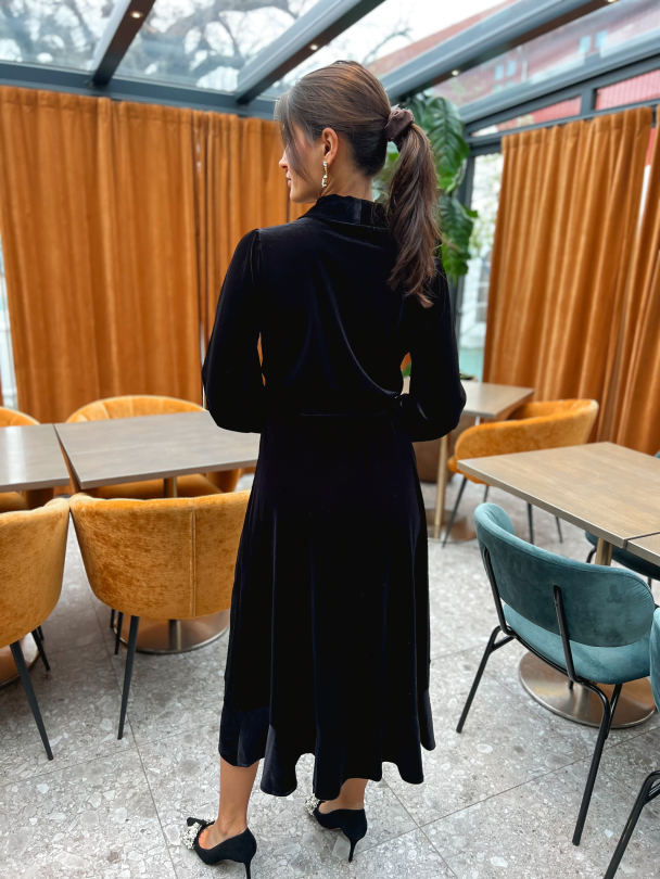 Iza Midi Dress - Black Velvet - Image 6
