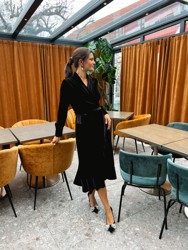 Iza Midi Dress - Black Velvet - Image 8