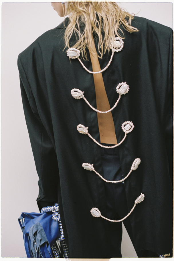 SILENCIO CHAINED BROOCH - Image 2