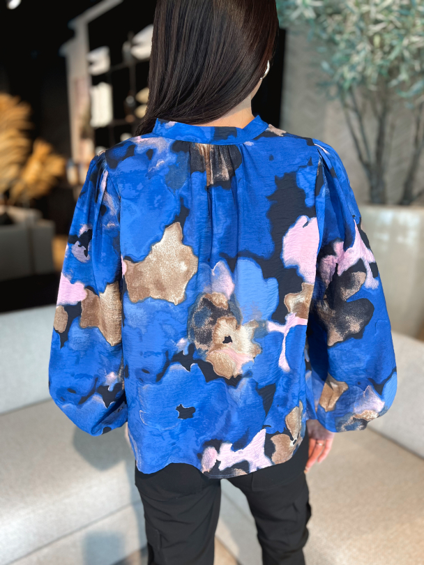 Mariette AOP Top - Sapphire/AOP - Image 3