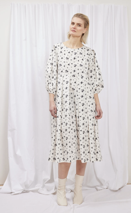 Gladlaks Dress White Blossom  | Gladlaks Dress White Blossom fra ILAG