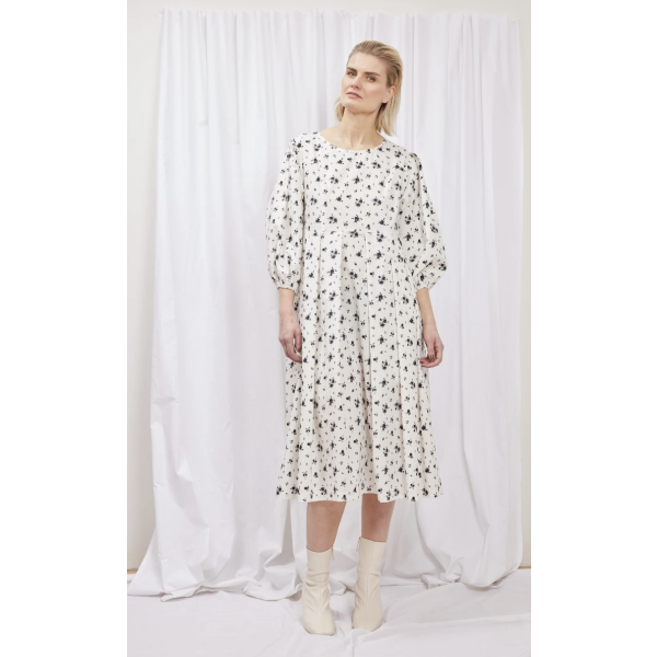 Gladlaks Dress White Blossom  | Gladlaks Dress White Blossom fra ILAG
