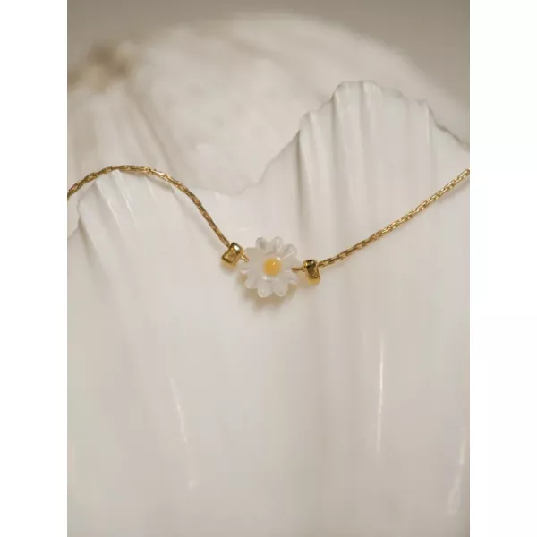 White Daisy Bracelet