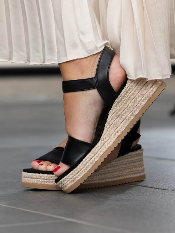Lili Wedge - Black  - Image 4