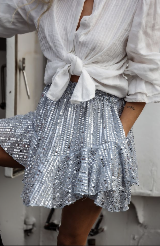 Extraordinary Skirt Shorts fra Confettibird – Icy Blue & Silver - Image 2