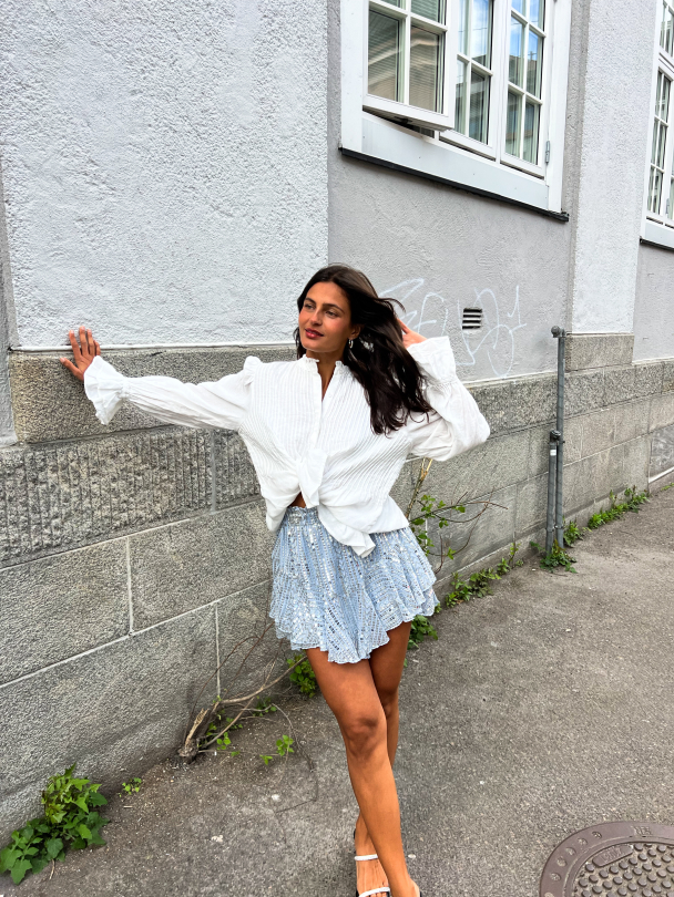 Extraordinary Skirt Shorts fra Confettibird – Icy Blue & Silver - Image 9