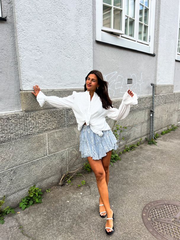 Extraordinary Skirt Shorts fra Confettibird – Icy Blue & Silver - Image 11