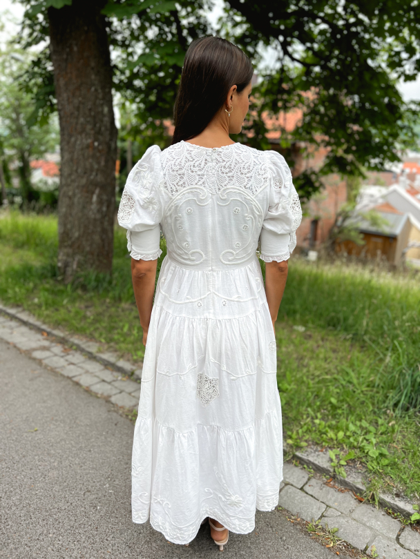 Linen Embroidery Gown - White - Image 5