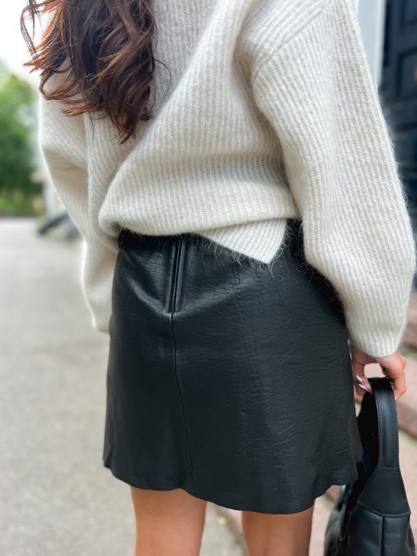 Carol Short Leather Skirt - Black  - Image 8