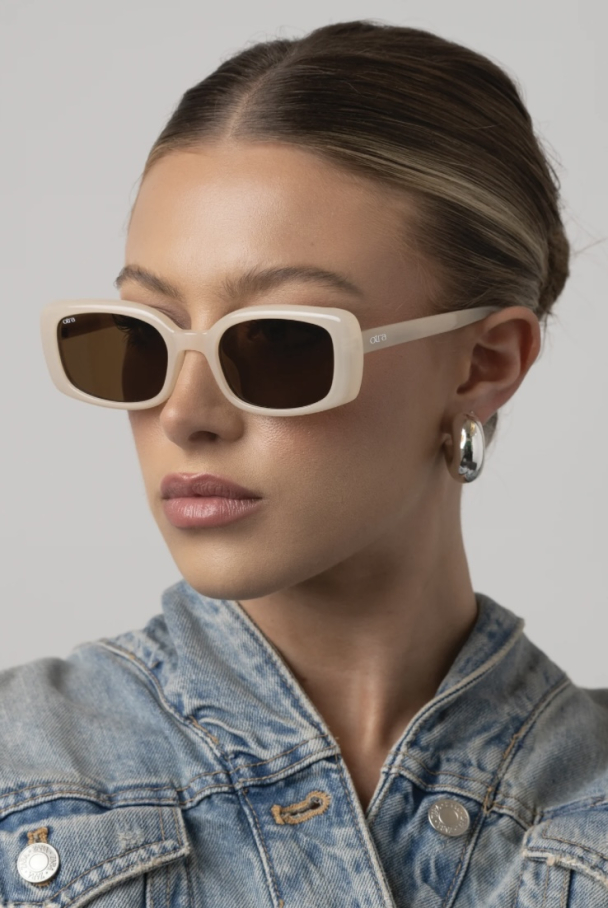 Daisy - Frosted Ivory/ Brown  - Image 4