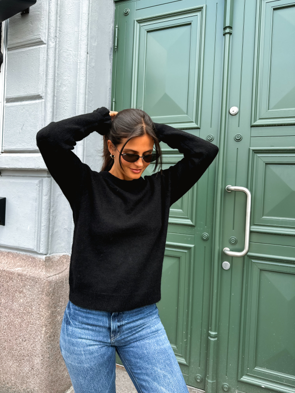 Lulu Knit Frill Cuff O-Neck - Black - Image 3
