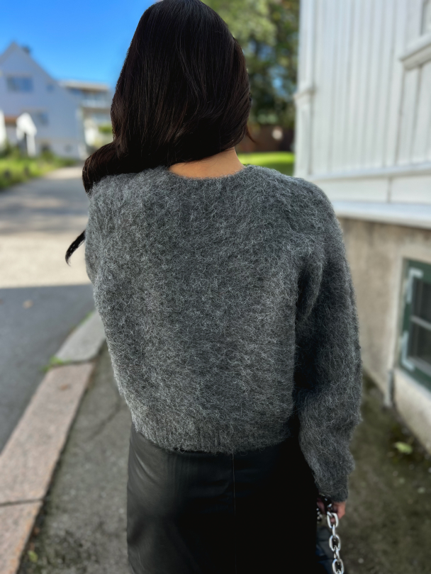 Sabi Short Pullover - Gray Pinstripe Melange - Image 9