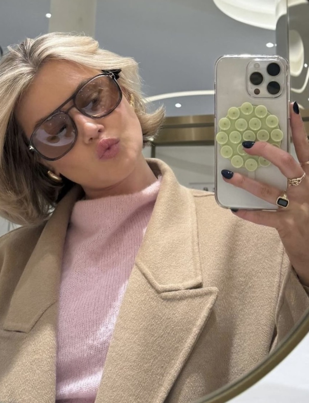 STICKY BESTIE The Roundie - Image 2