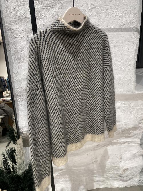 Capella Knit T-Neck