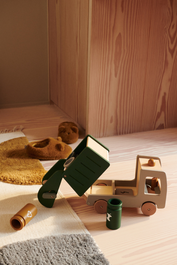 Liewood | Irina Søppelbil - Garden Green Multi Mix - Image 2