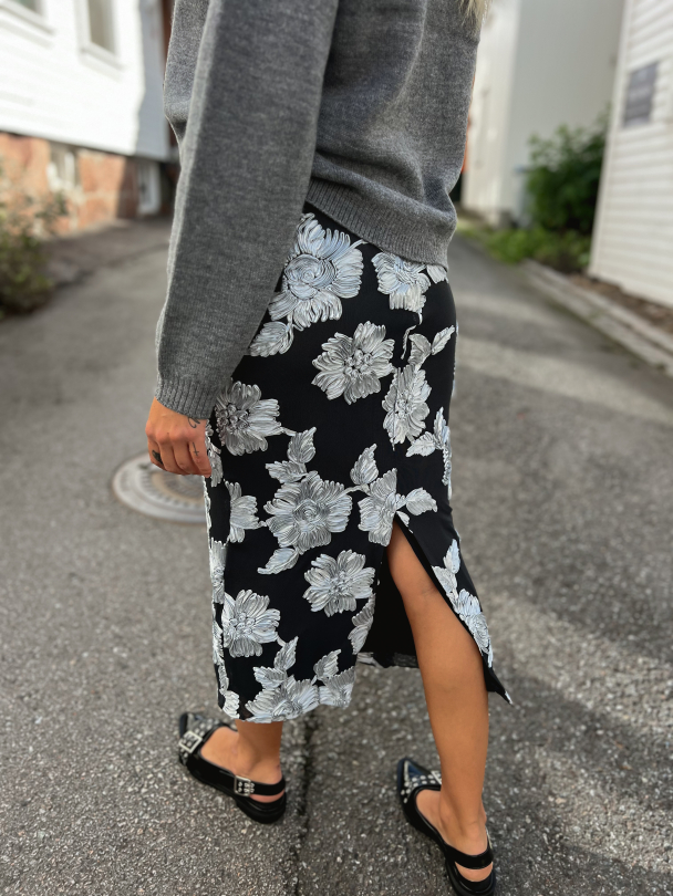 Flower Mesh Pencil Skirt - Gray Pinstripe Combo - Image 3