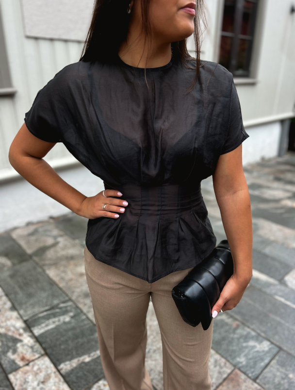 Iris O-Neck Top - Black - Image 1