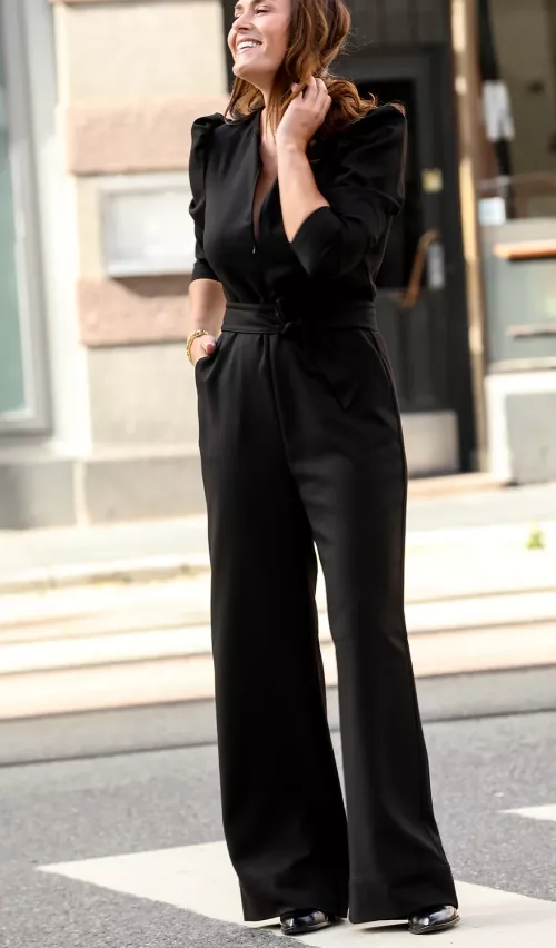 Nancy Playsuit Black | Nancy jumpsuit fra Undorn