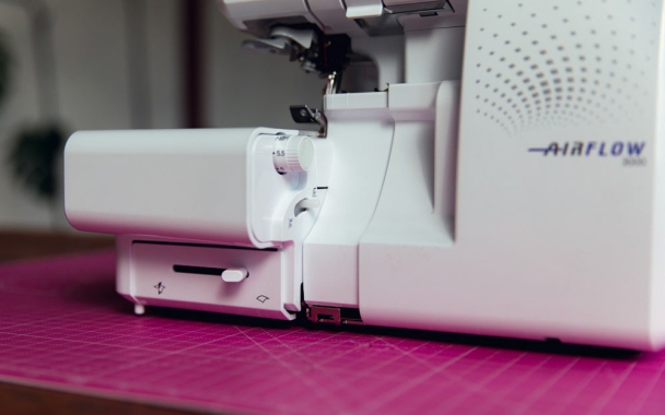 Airflow 3000 overlockmaskin med elektronisk lufttreer.  - Image 2